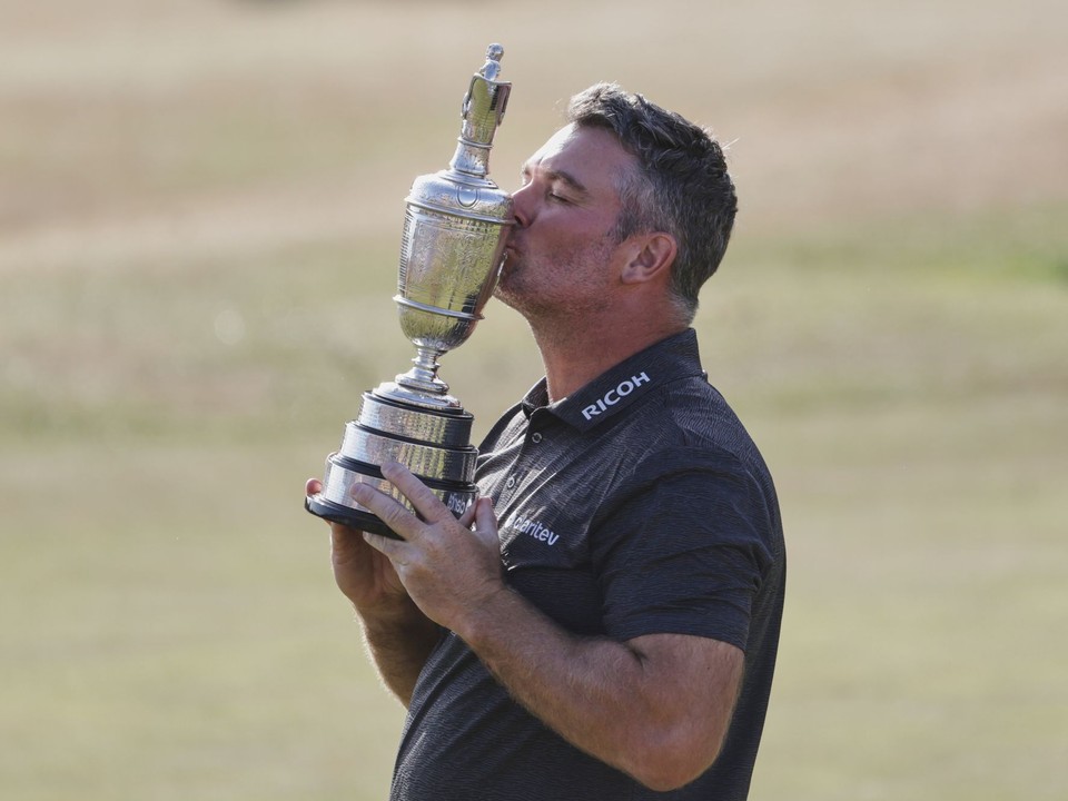 Ryan Fox s trofejou po triumfe na The Open Championship.