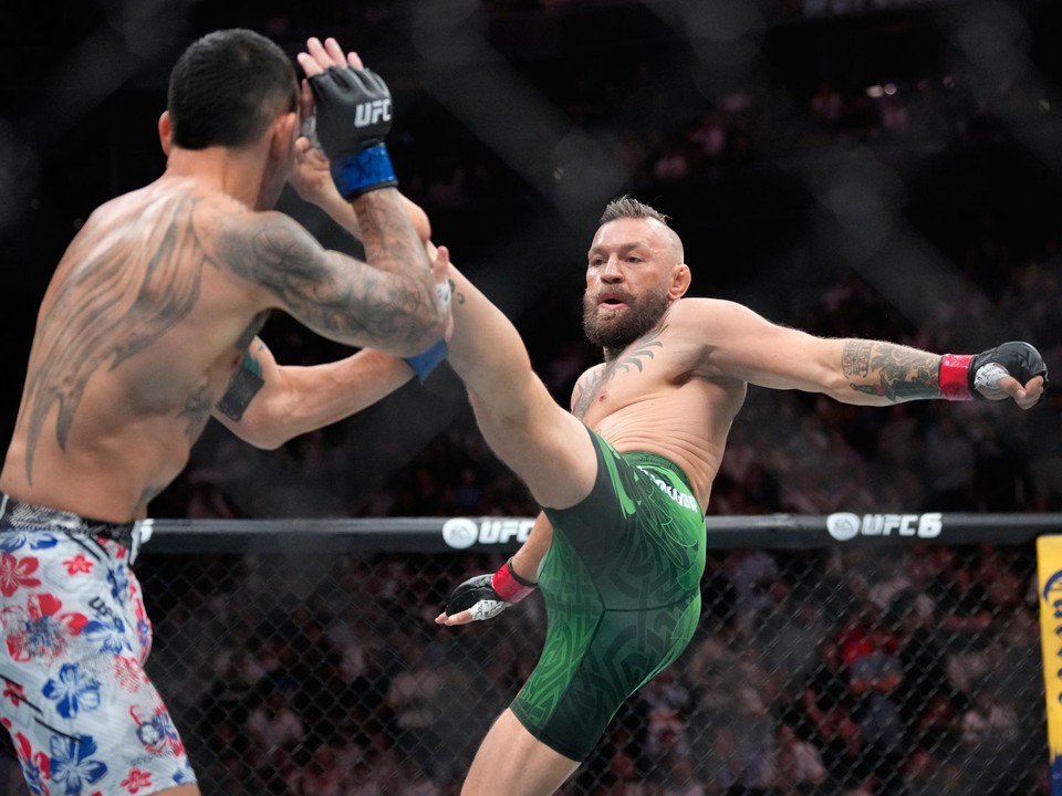Conor McGregor,v zápase s Maxom Hollowayom na UFC 329.
