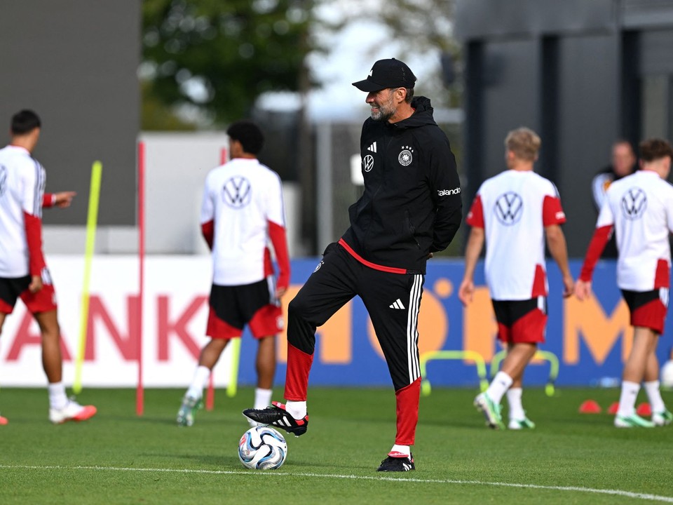 Jürgen Klopp počas tréningu Nemecka