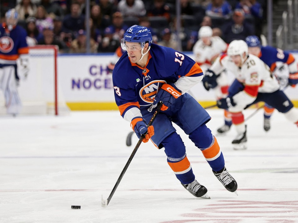 Mathew Barzal v drese New Yorku Islanders.
