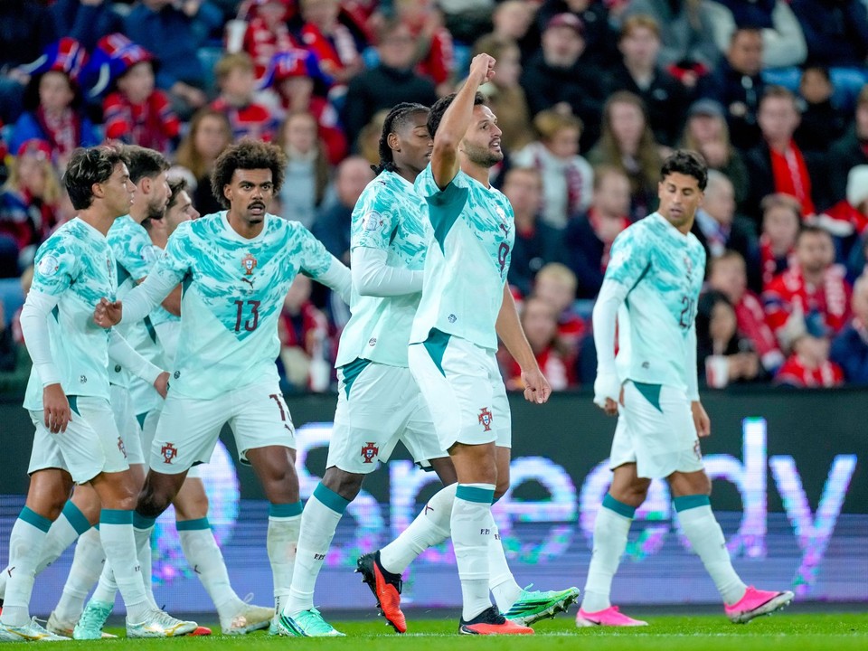 Hráči Portugalska sa tešia z gólu