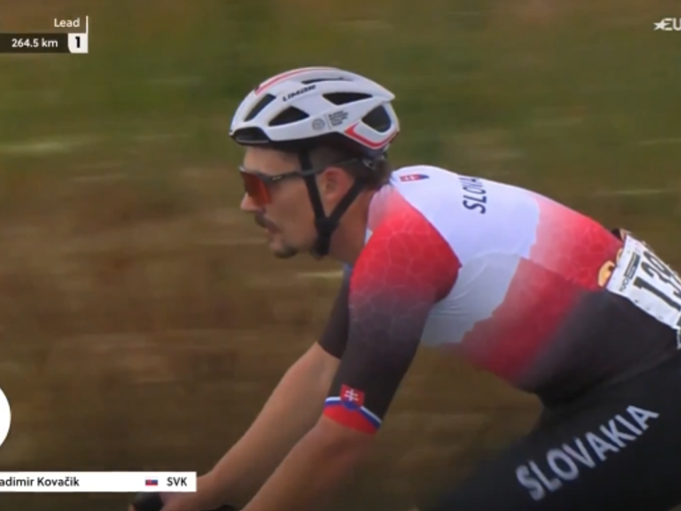 Masér Vladimír Kováčik počas MS v cyklistike 2026.
