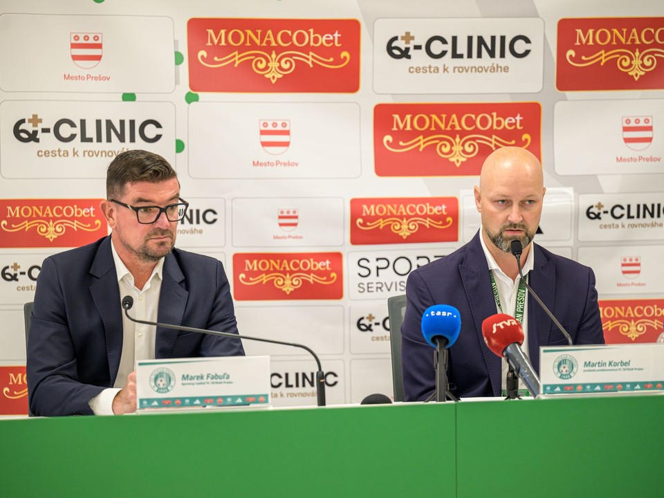 Zľava športový riaditeľ futbalového klubu FC Tatran Prešov Marek Fabuľa a predseda predstavenstva klubu Martin Korbel