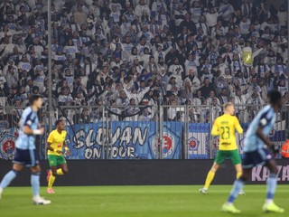 Na snímke fanúšikovia ŠK Slovan Bratislava v zápase 17. kola futbalovej Niké ligy medzi MŠK Žilina - ŠK Slovan Bratislava.