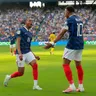 Kylian Mbappe (10) a Michael Olise (11) .