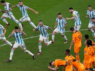 Argentína postúpia do semifinále cez Holandsko po penaltovom rozstrele.