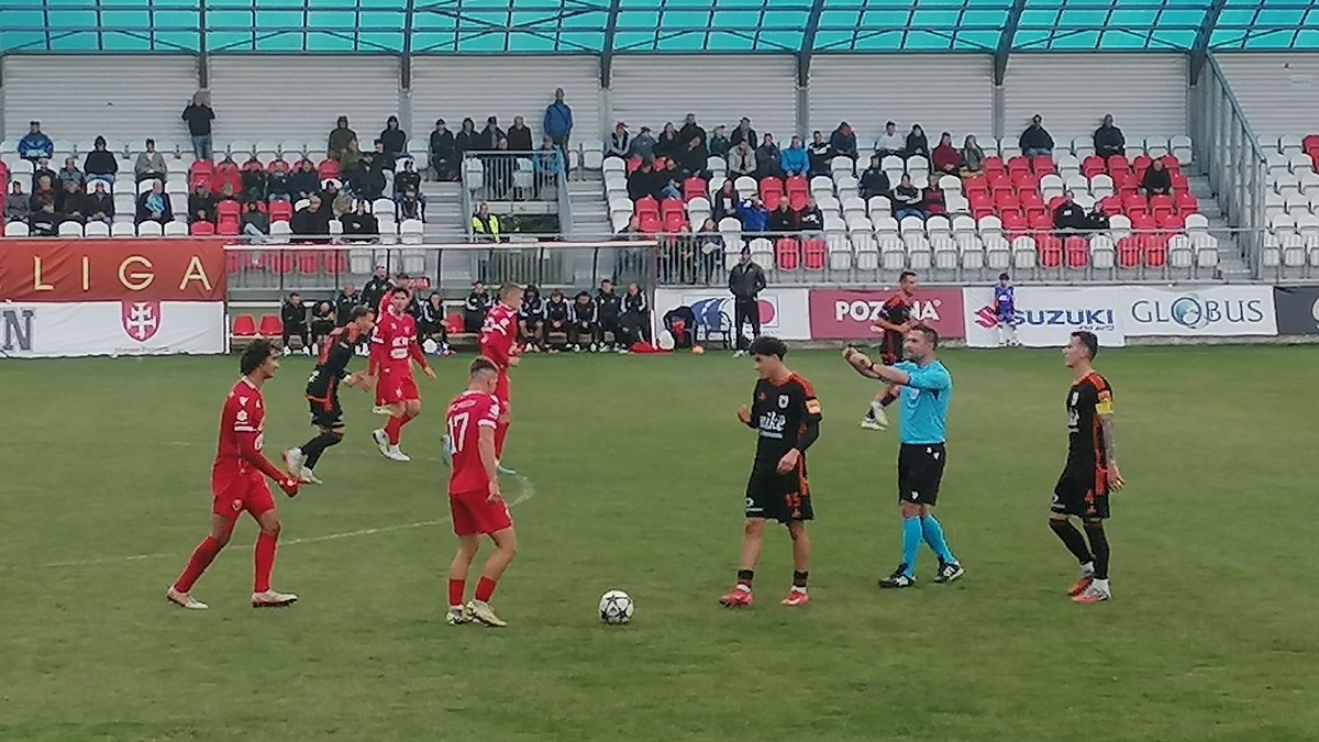 Finalistovi pohára pomohla červená. Škrípalo nám to, súper bol lepší, uznal tréner