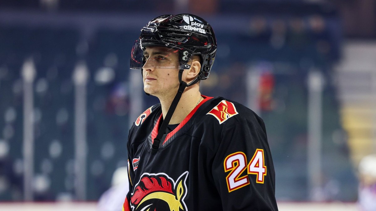 Martin Pospíšil v drese farmárskeho tímu Calgary Wranglers. 