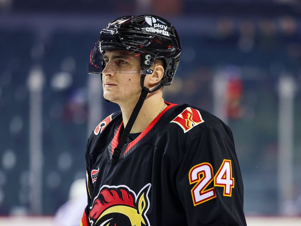 Martin Pospíšil v drese farmárskeho tímu Calgary Wranglers. 