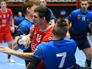 Na snímke zľava Ignas Savicius (Dragunas Klaipeda), Peter Jurák (MŠK Považská Bystrica), Mykolas Lapiniauskas (Dragunas Klaipeda) v odvete 2. kola Európskeho pohára.