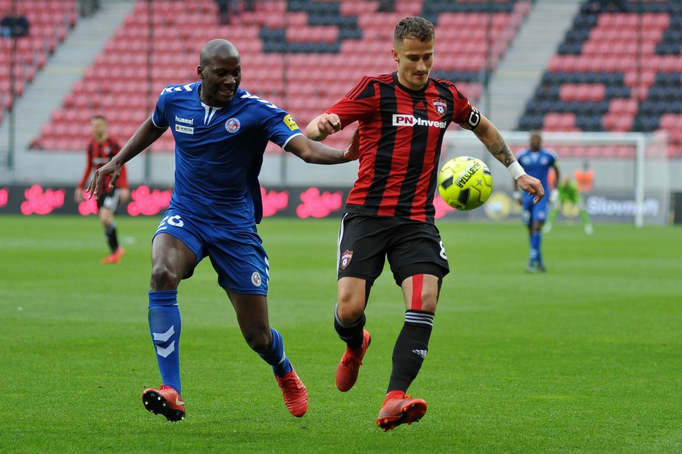 V prvom semifinále sa z výhry tešili hráči Trnavy 1:0.