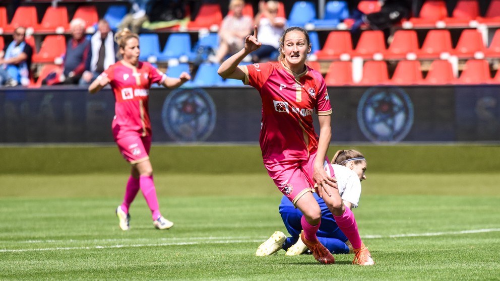 Monika Havranová sa teší, práve otvorila gólom finále Slovenského pohára.