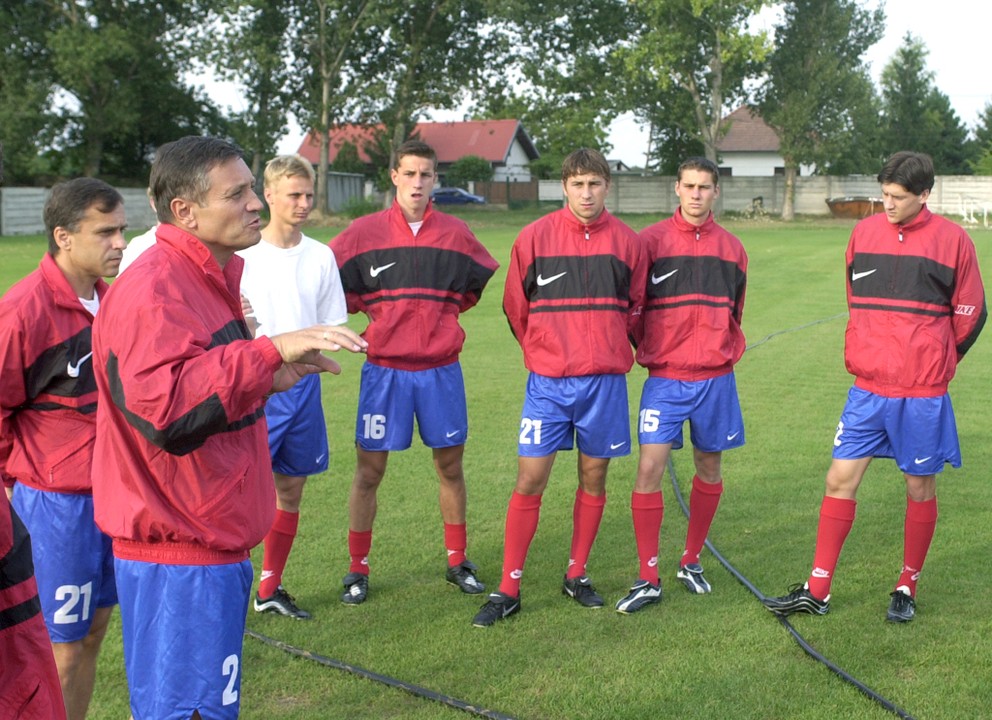 Tréning ešte doma pred odchodom do Sydney, zľava asistent Bohumil Andrejko, tréner Dušan Radolský, Andrej Šupka, Marek Mintál, Martin Petráš, Miloš Krško, Marián Čišovský.