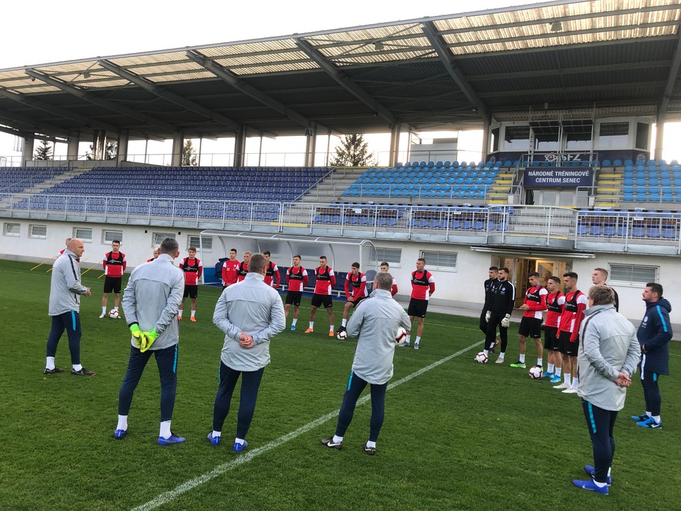 Sokolíci povzbudili reprezentačného spoluhráča a kamaráta Frederika Valacha, ktorému hrozí dlhší čas bez futbalu.