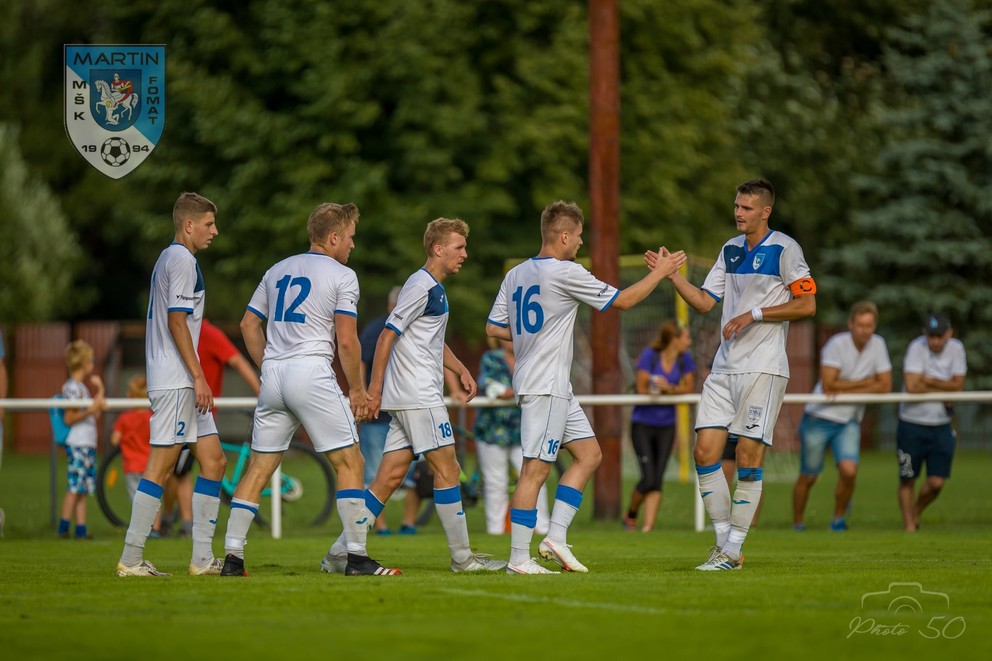 Radosť futbalistov MŠK FOMAT Martin po postupe z 1. kole cez ŠK Dynamo Diviaky (4:1).