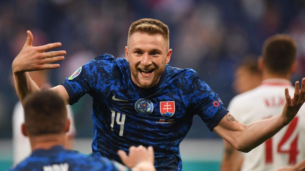 Milan Škriniar a jeho oslava víťazného gólu do siete Poľska na Euro 2020 (2:1).