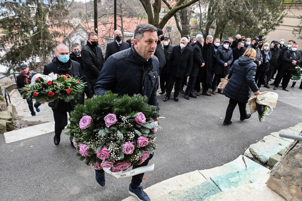 Generálny sekretár SFZ Peter Palenčík počas poslednej rozlúčky s Františkom Košičárom.