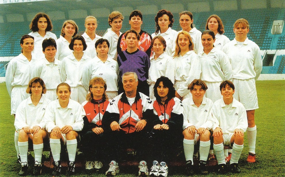 Ján Vodný viedol v úlohe trénera družstvo ŠK Slovan Bratislava ženy v sezóne 1998/99.