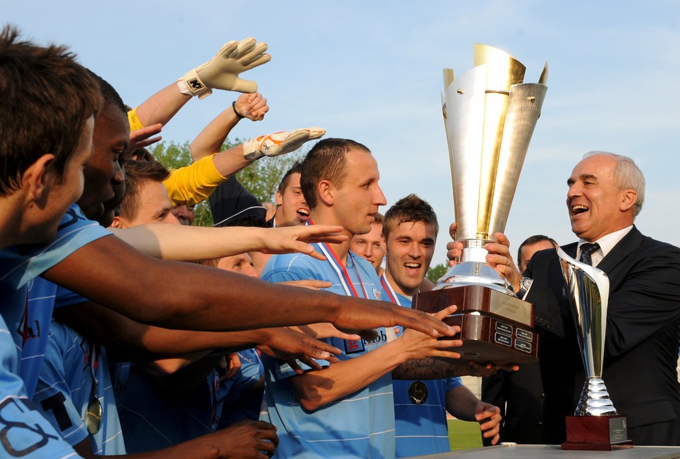 V ostatnom "derby-finále" sa tešili z prvenstva pred dvanástimi rokmi hráči ŠK Slovan Bratislava.