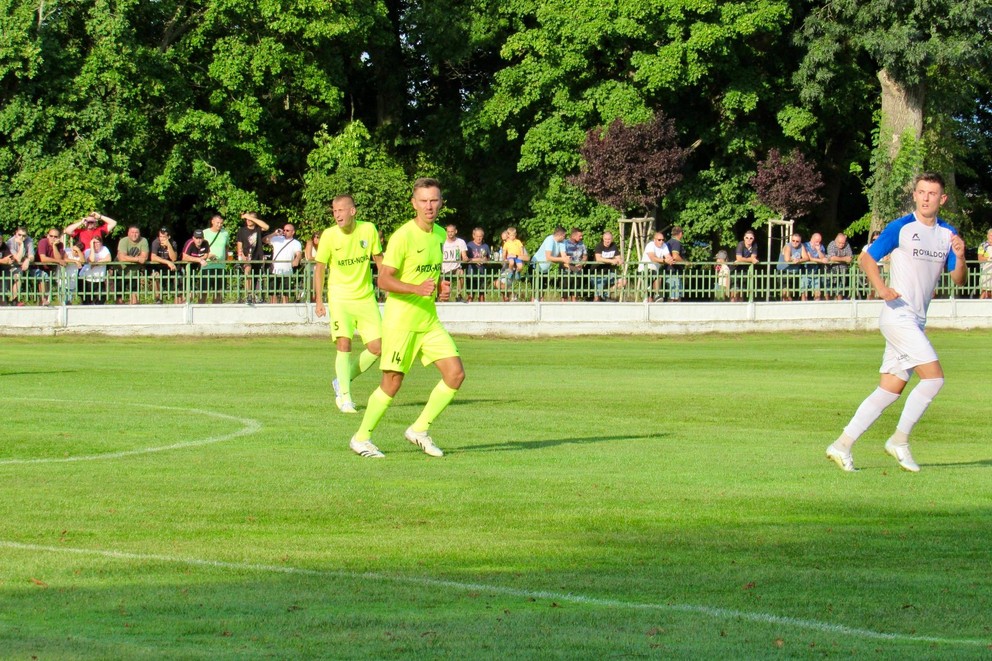 Derby OK Častkovce - AFC Nové Mesto nad Váhom videlo 500 fanúšikov.