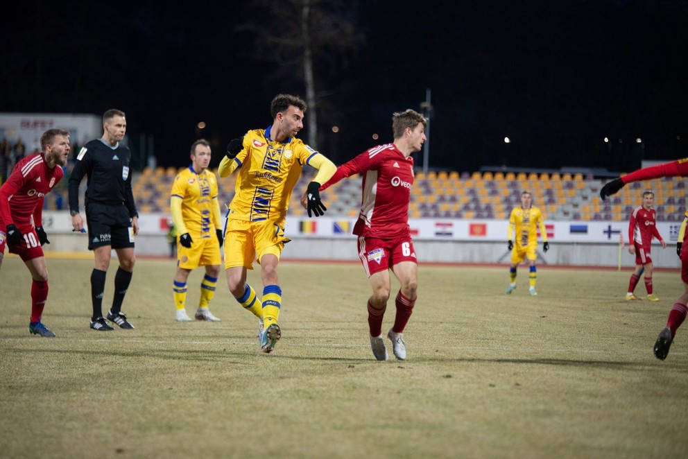 Záver zápasu I. kola nadstavbovej časti Foruna ligy Dukla Banská Bystrica - Dac 1904 Dunajská Streda vyvolal vášne aj pre verdikty rozhodcu Martina Dohala. Príslušná komisia sa nimi bude zaoberať.