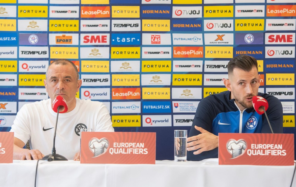 Tréner Francesco Calzona a reprezentačný brankár Martin Dúbravka boli pred kvalifikačným zápasom s Luxembursku optimistami.