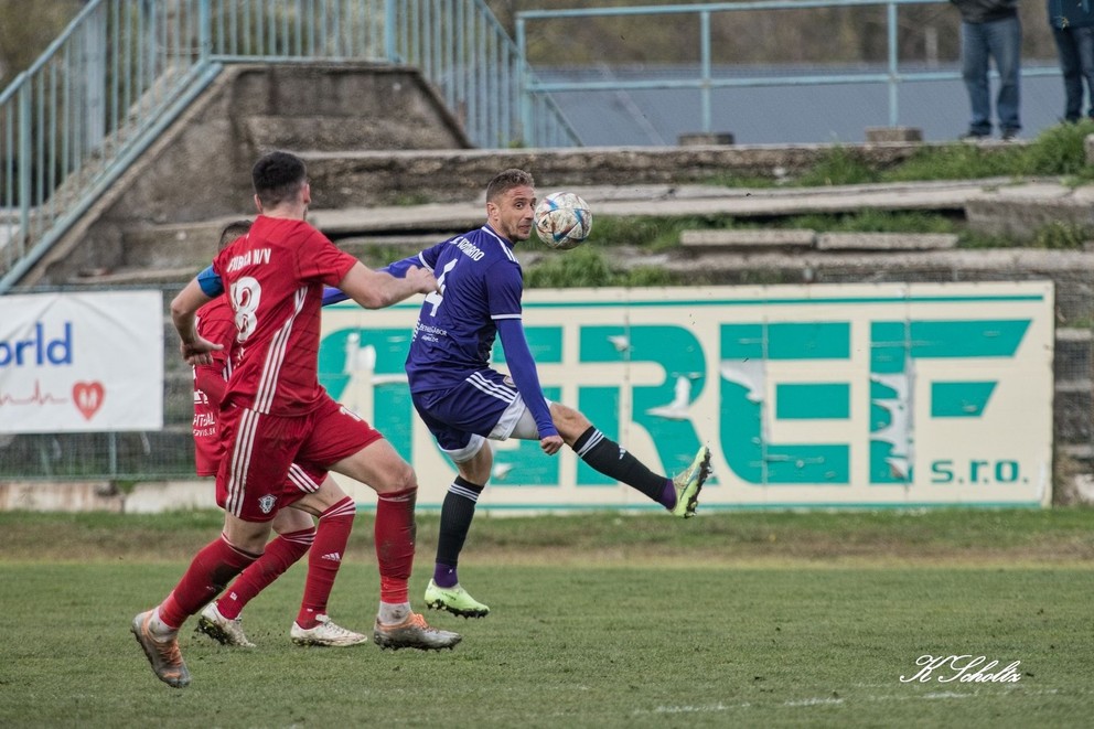 V zápase KFC Komárno - FK Dubnica nad Váhom sa zrodila remíza 3:3.