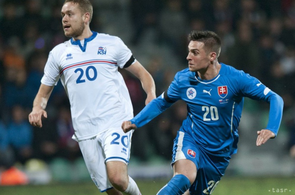Róbert Mak (vpravo) bol autorom dvoch gólov do siete Islandu v zápase Slovensko - Island 3:1 (Žilina, 17.11.2015).