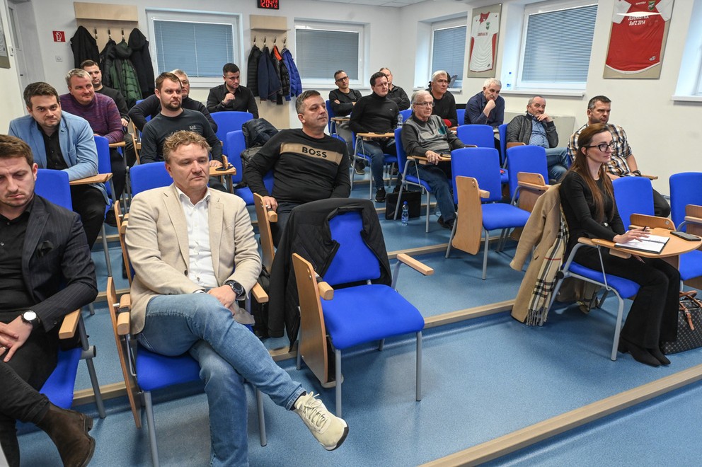Stretnutie zástupcov II. ligy a SFZ v Banskej Bystrici (14.2.2024). 