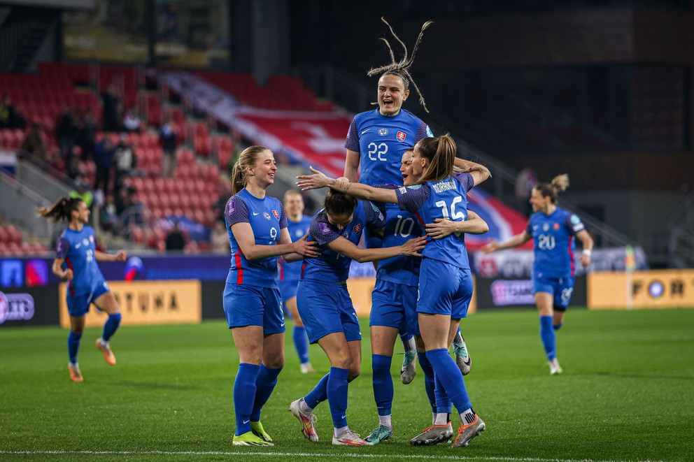 Obrovská radosť slovenských futbalistiek po jednoznačnom triumfe nad Lotyšskom 6:0.