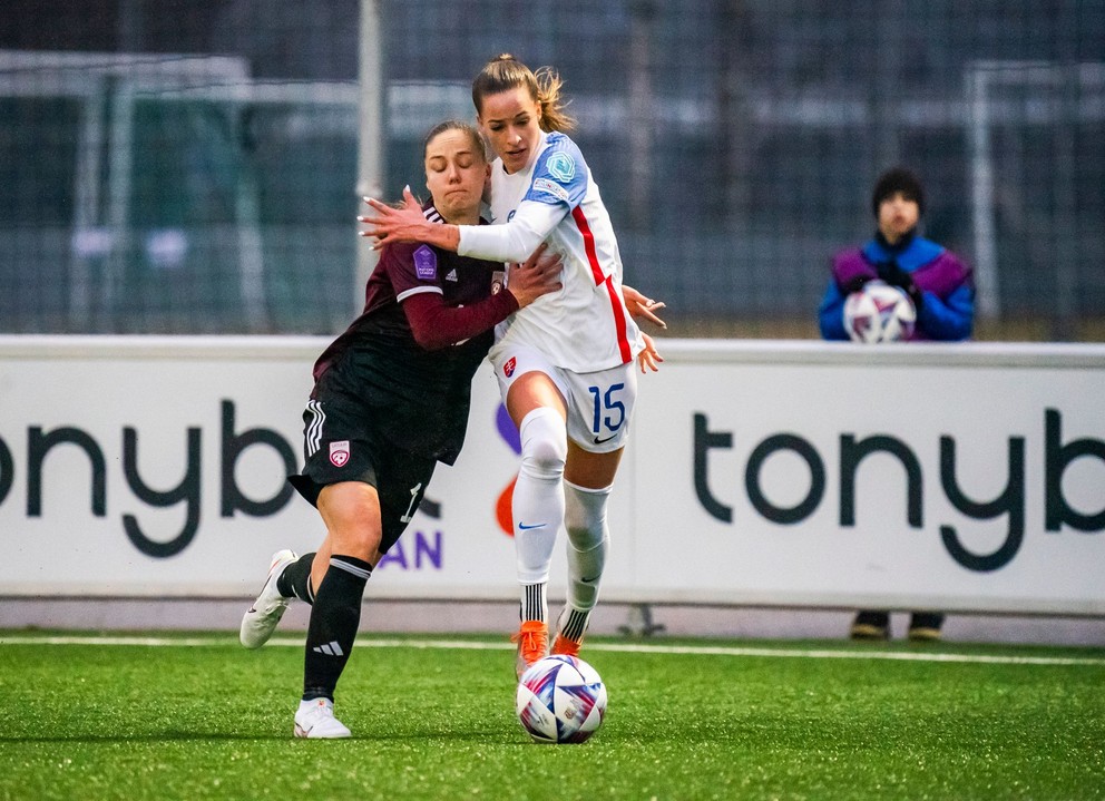 Autorka druhého gólu Tamara Morávková celý zápas zamestnávala svojou aktivitou obranu súpera.