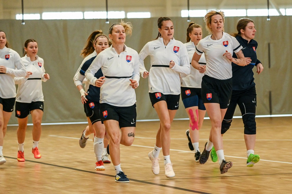 Ženská futsalová reprezentácia počas zrazu pred odchodom na turnaj v Srbsku v Šamoríne (13.3.2024)