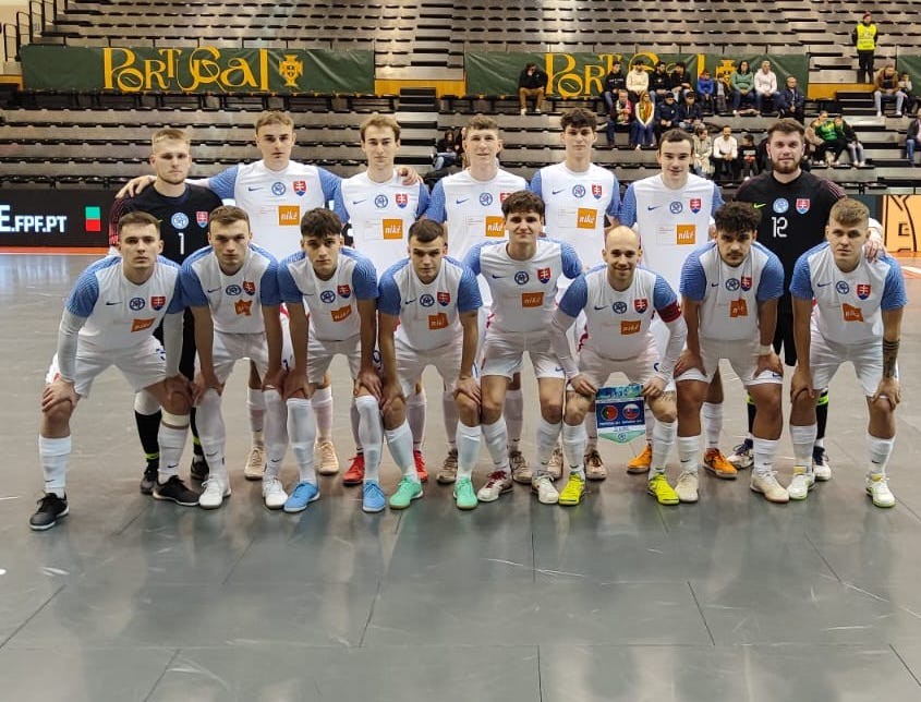 Slovenská futsalová reprezentácia do 21 rokov pred prípravným zápasom s Portugalskom 21 v meste Fafe (12.3.2024)