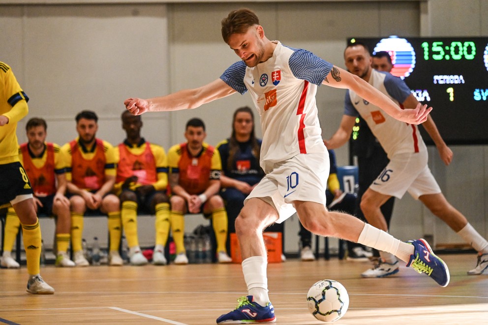 Dominik Ostrák v zápase Slovensko - Švédsko v Šamoríne (12.4.2024).