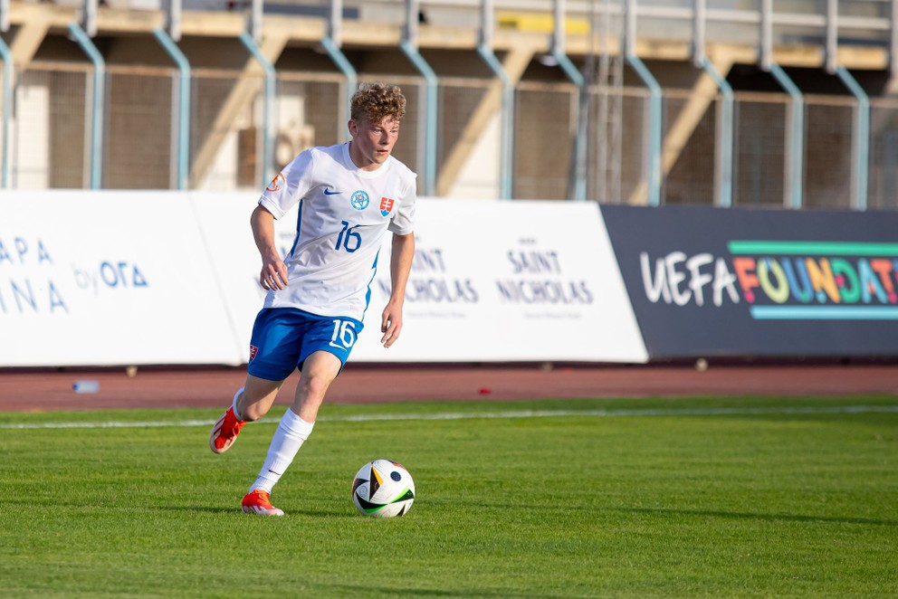 Samuel Kováčik v zápase Slovensko – Švédsko na UEFA Majstrovstvách Európy hráčov do 17 rokov 2024 na Cypre, v Paralimni (21.5.2024)