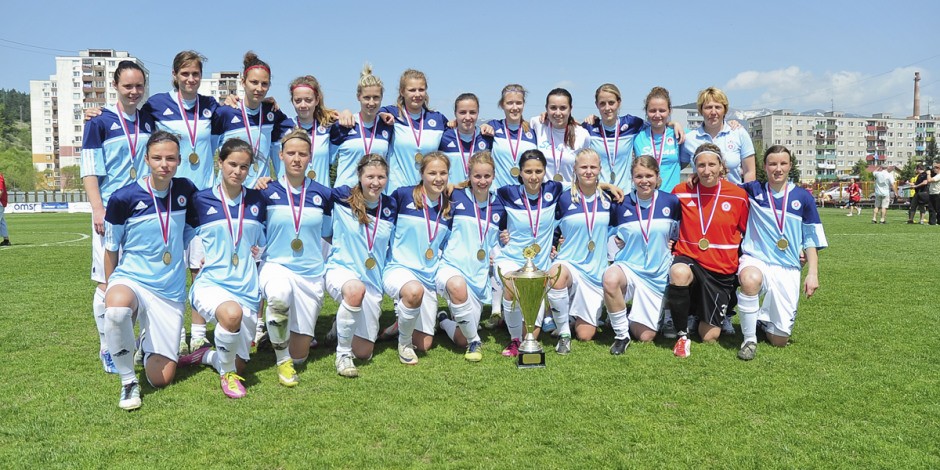 Hráčky ŠK Slovan Bratislava po finálovom zápase Slovenského pohára žien 2013 s FC Union Nové Zámky (2:1) v Liptovskom Mikuláši. 
