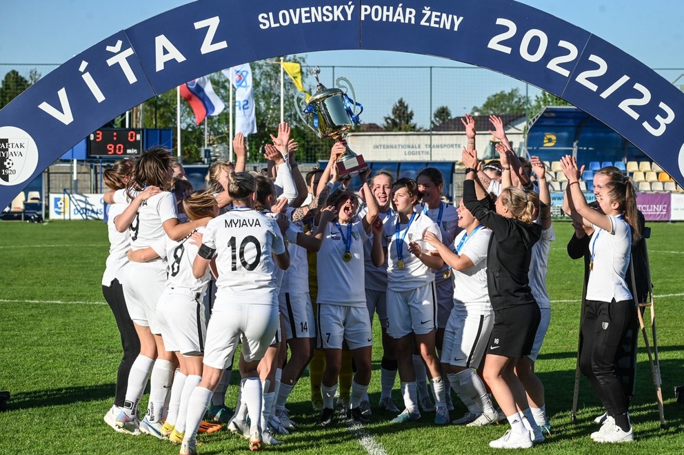 Hráčky Spartaka Myjava po finálovom zápase Slovenského pohára žien 2023 s FC Spartak Trnava (3:0) v Dunajskej Lužnej. 