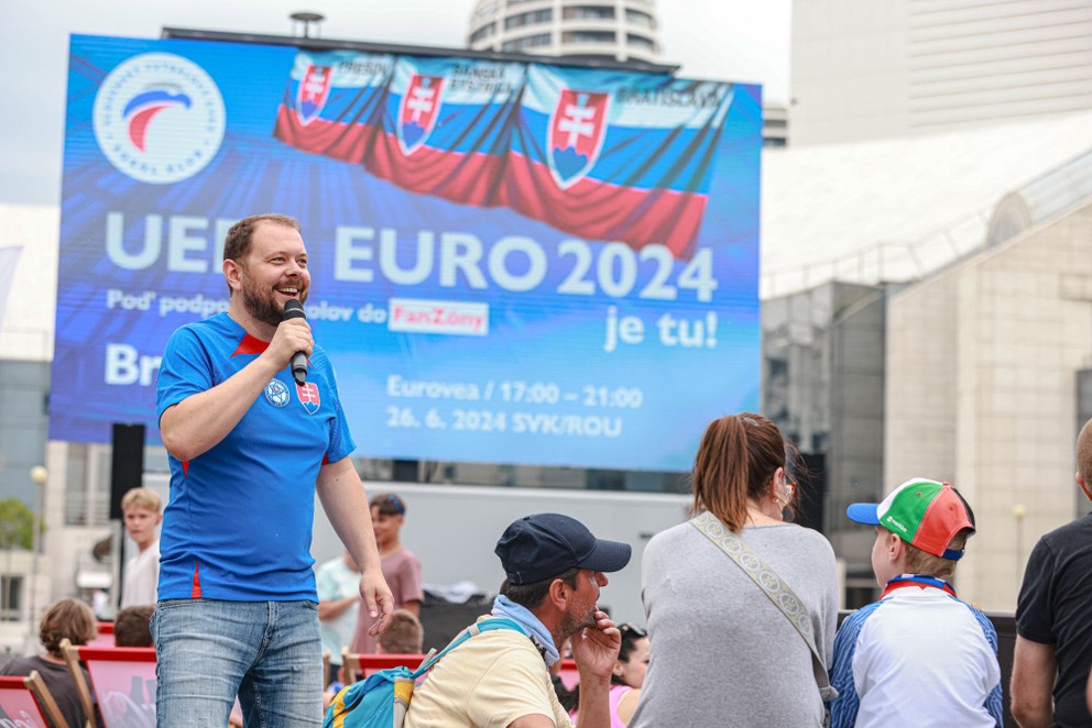 FanZóna počas zápasu Rumunsko - Slovensko na ME 2024 na námestí Eurovea v Bratislave (26.6.2024).