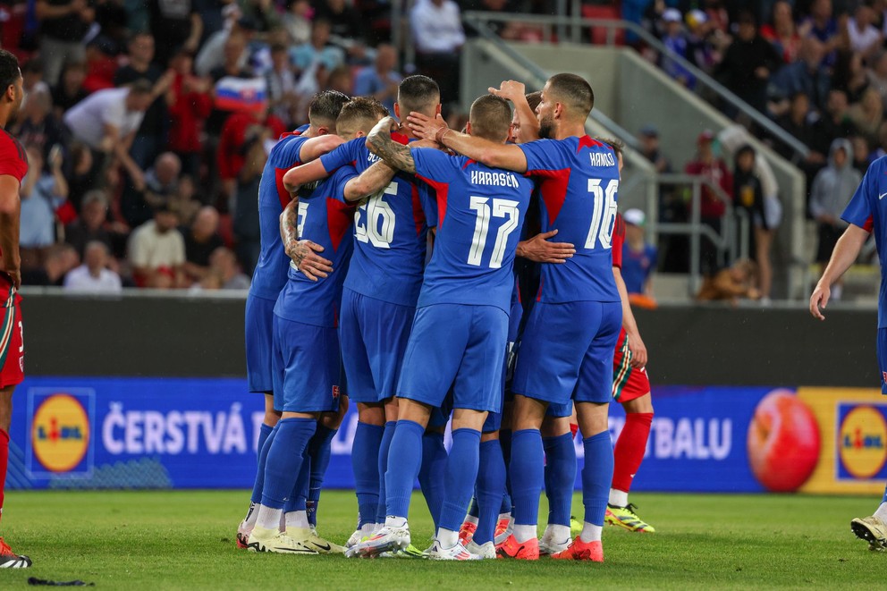 Slovenskí futbalisti v poslednom prípravnom zápase pred štartom ME proti Walesu.