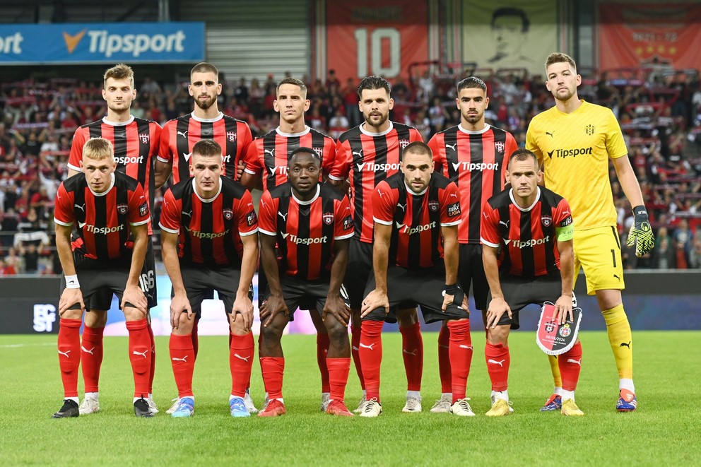 Na snímke základná jedenástka Trnavy pred prvým zápasom 3. predkola Európskej konferenčnej ligy medzi FC Spartak Trnava - Wisla Krakov (8.8.2024, Trnava).