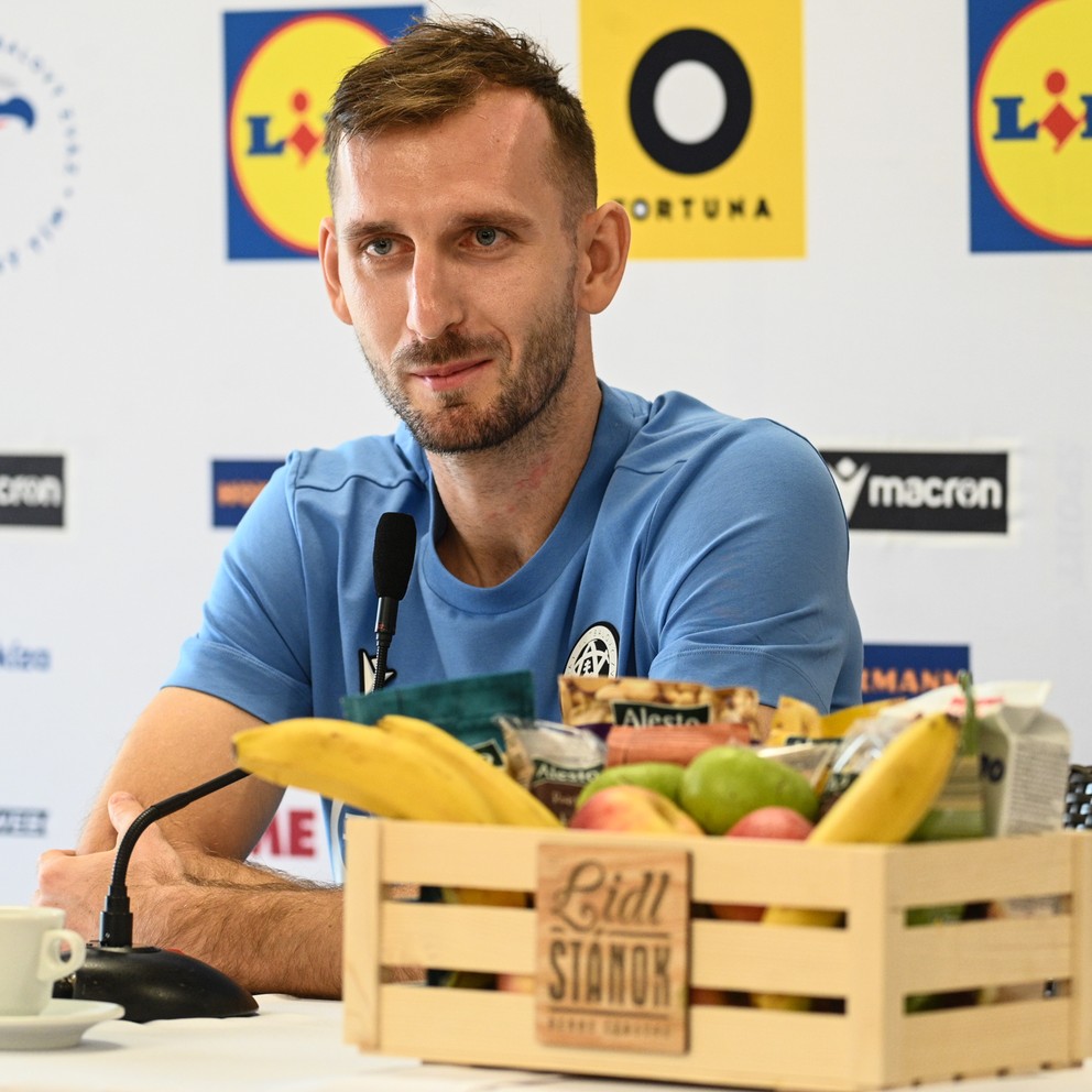 Norbert Gyömbér sa pred nadchádzajúcimi zápasmi v Lige národov hlásil už ako hráč saudskoarabského tímu Al-Cholúd