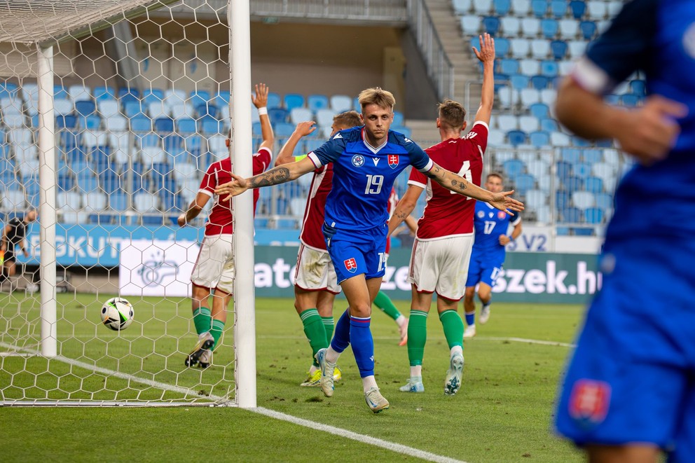 Timotej Jambor po strelení gólu v priateľskom zápase reprezentácií U21 Maďarsko – Slovensko v Budapešti (05. 09. 2024)