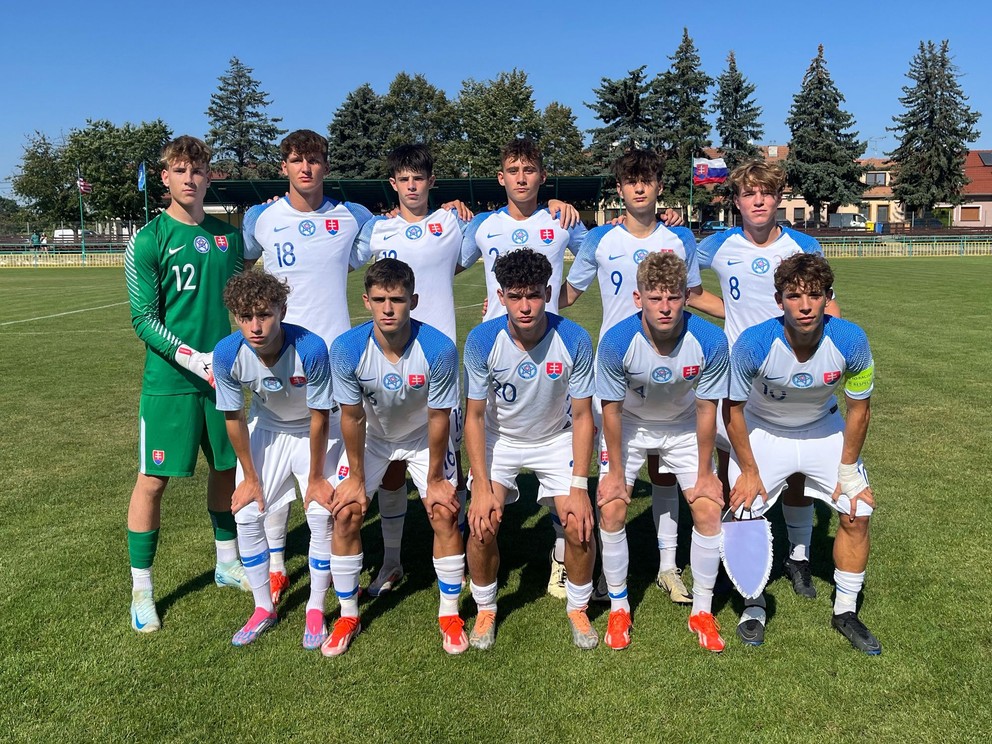 Slovenská futbalová reprezentácia do 18 rokov pred zápasom Ježek Cupu 2024 proti USA v Mikulove (8.9.2024).