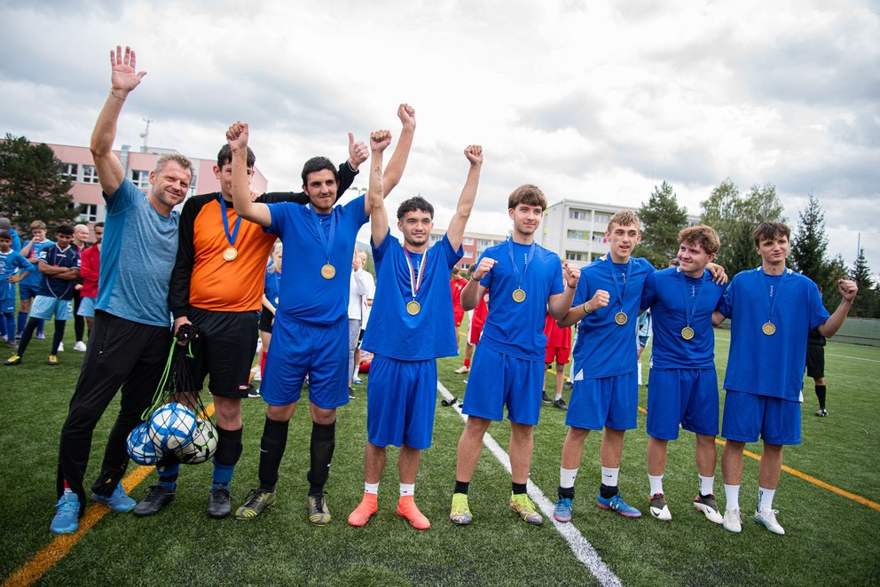 Snímka víťazného tímu z Majstrovstiev Slovenska Špeciálnych olympiád vo futbale. 