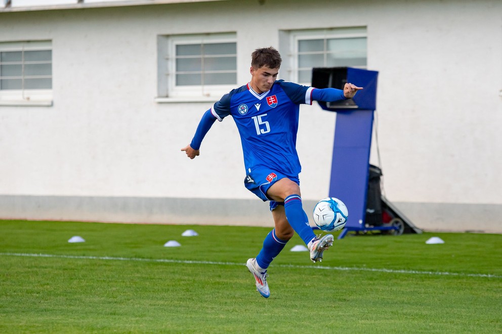 V nominácii nechýba ani Maxim Mateáš z bratislavského Slovana. Na fotografii zo zápasu Slovensko U17 – Srbsko U17 v Senci (24.9.2024)