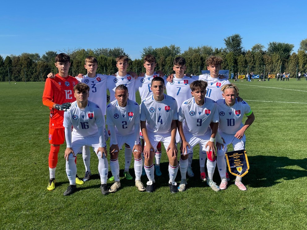 Reprezentácia do 15 rokov pred zápasom proti Škótsku na turnaji UEFA Development (Stara Pazova, 1.10.2024)