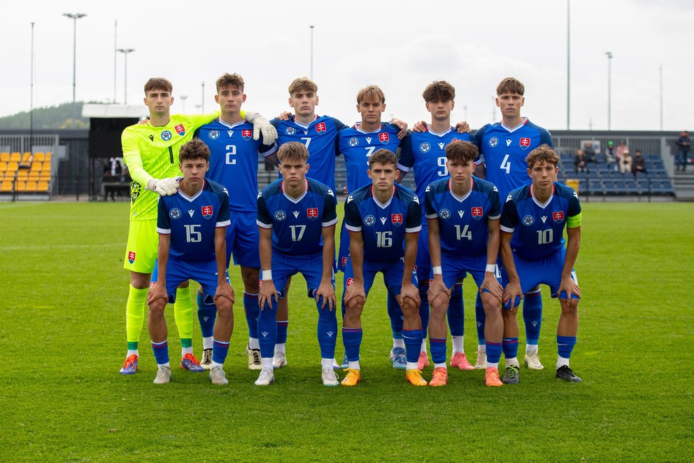 Slovenská reprezentácia do 18 rokov pred prípravným zápasom Slovensko U18 – Maďarsko U18 v Dunajskej Strede (3.10.2024)