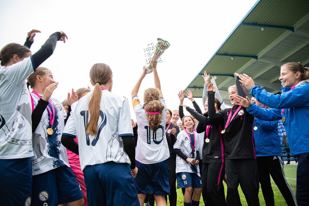 Fotka BFZ po prebratí trofeje na Turnaji regionálnych výberov