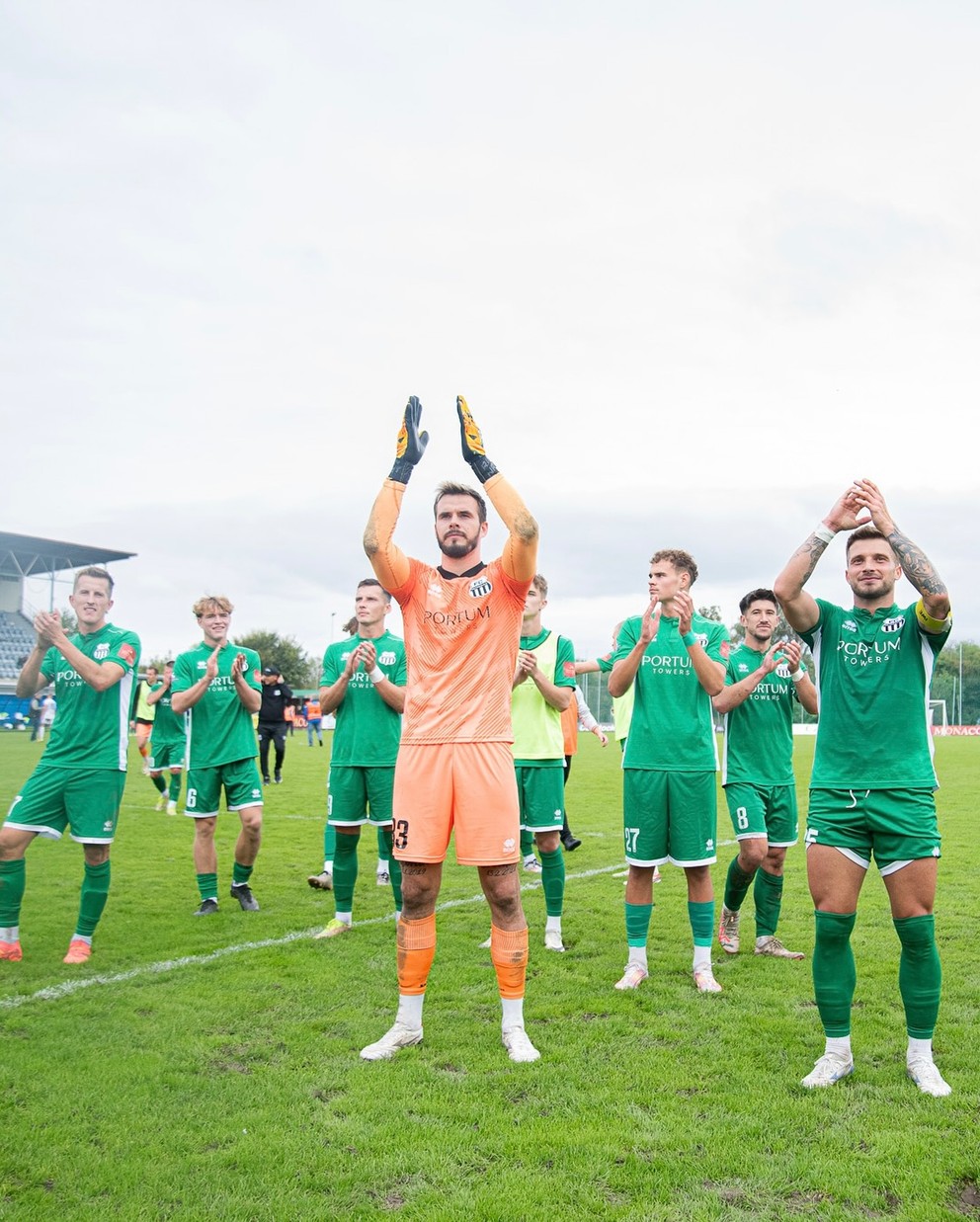 Hráči Petržalky po zisku troch cenných bodov v Šamoríne.