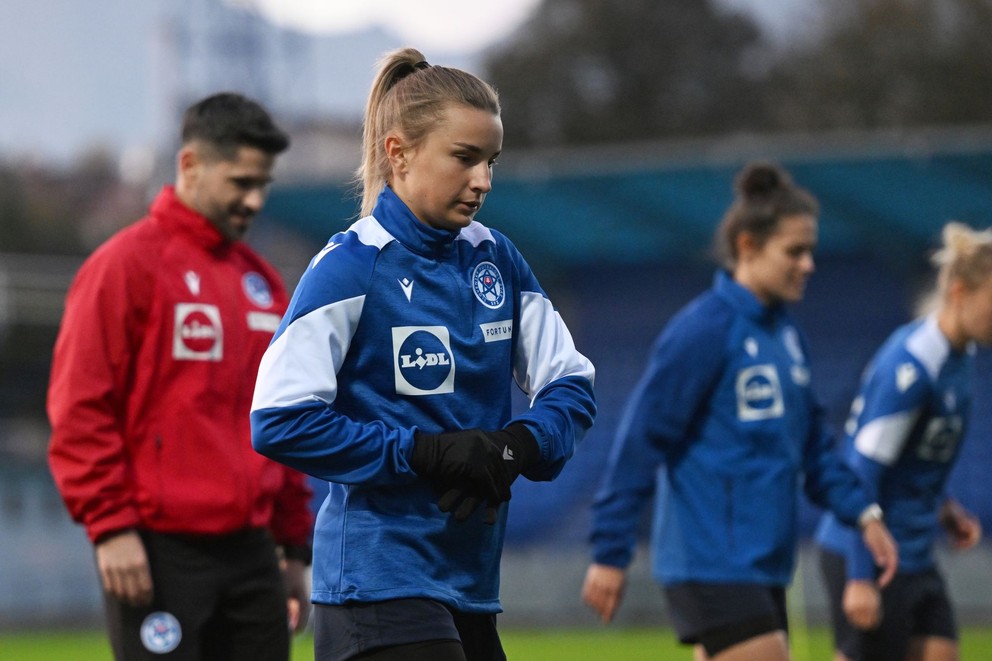 Premiéru v národnom tíme mala na októbrovom zraze Laura Retkesová.